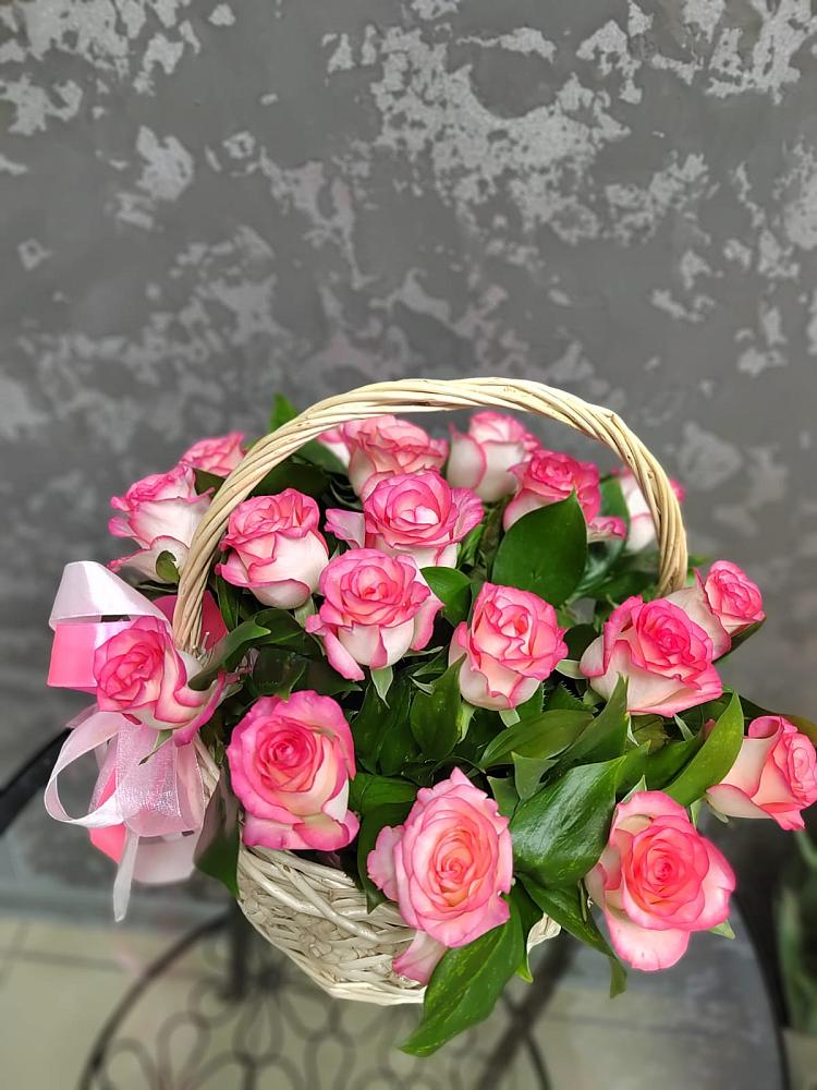 Цветочная композиция из Розы в корзине в Суземке
