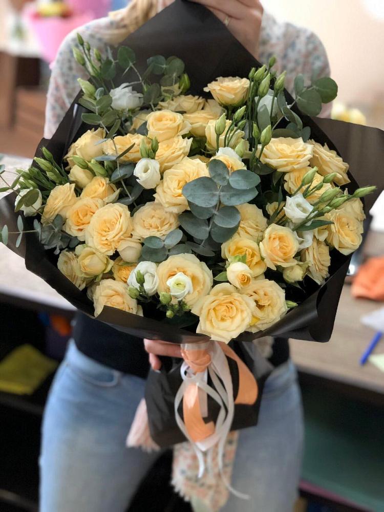 Букет цветов из: Розы и Лизиантусы в Суземке