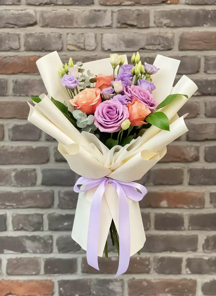 Букет цветов из: Лизиантусы и Розы в Суземке