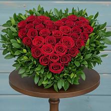 Цветочная композиция из Розы в виде сердца в Суземке