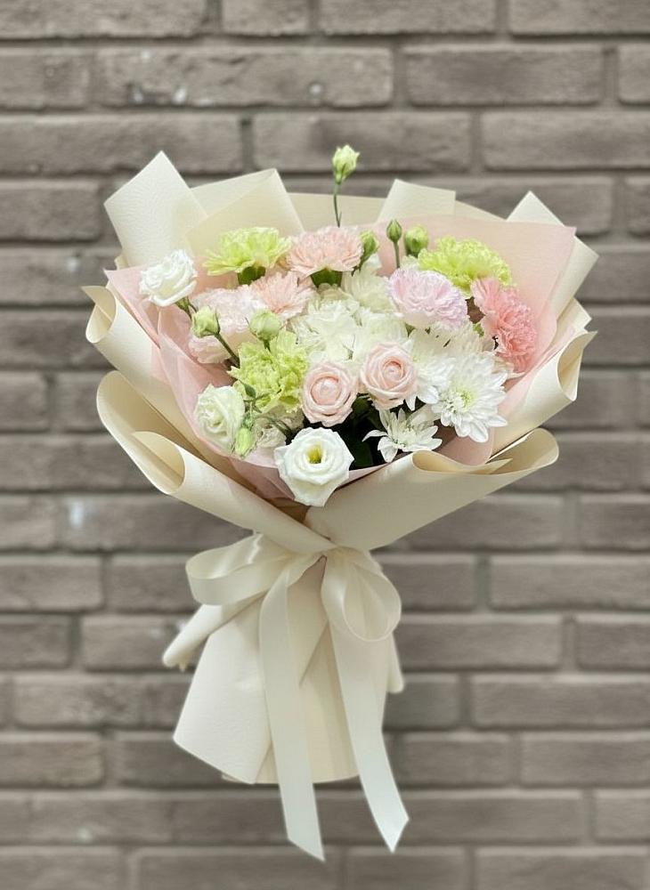 Букет цветов из: Гвоздики, Розы, Лизиантусы и Хризантемы в Суземке