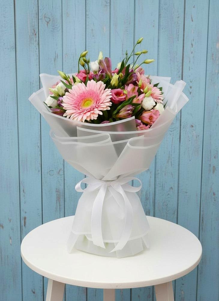 Букет цветов из: Герберы, Альстромерии и Лизиантусы в Суземке