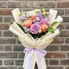 Букет цветов из:  Лизиантусы и Розы в Суземке