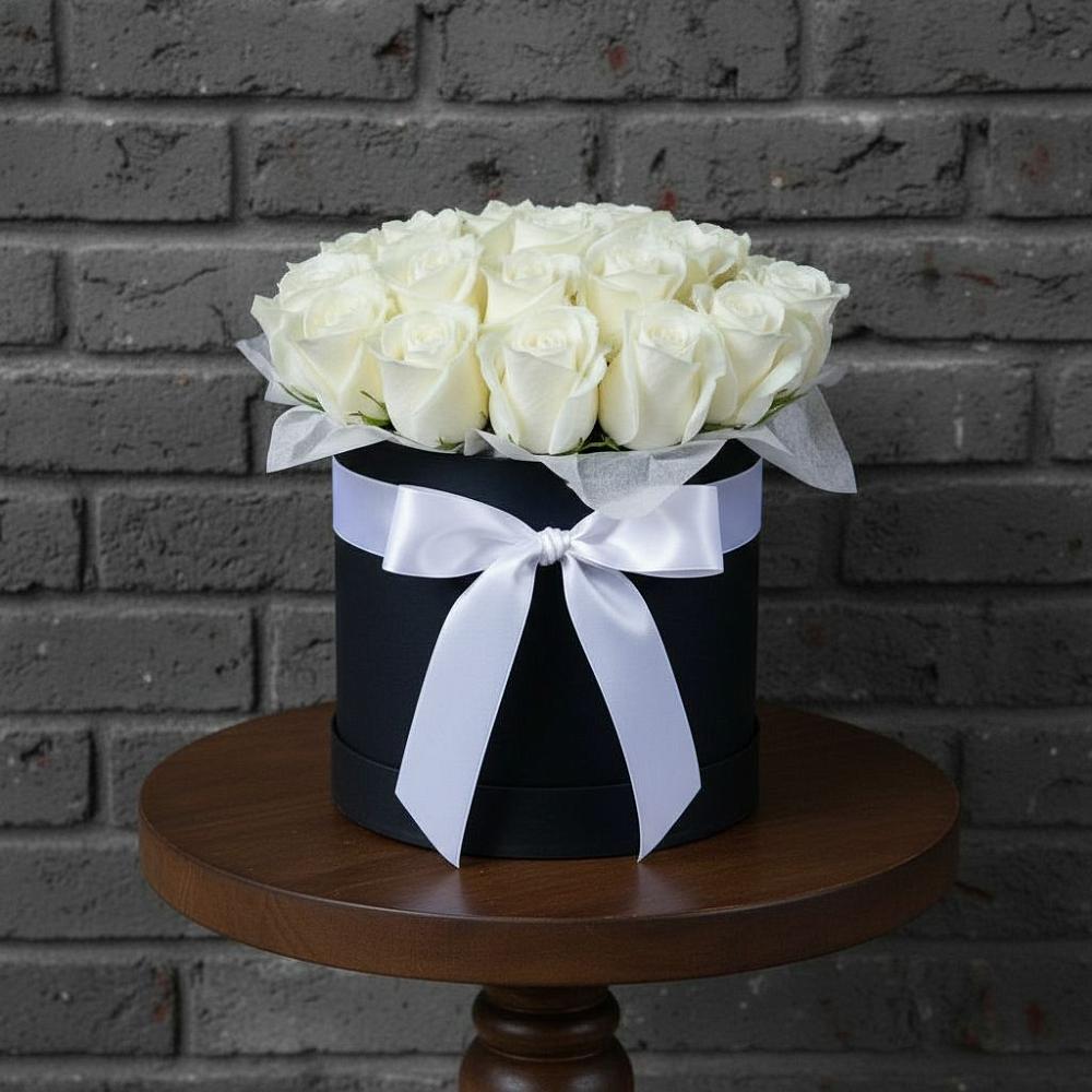 Цветочная композиция из Розы в шляпной коробке в Суземке