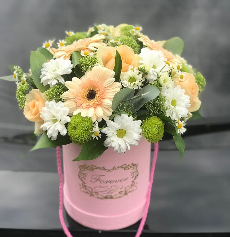 Цветочная композиция из Розы, Герберы и Хризантемы в шляпной коробке в Суземке