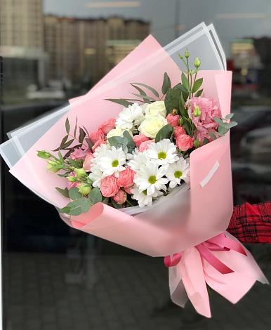 Букет цветов из: Розы, Лизиантусы и Хризантемы в Суземке