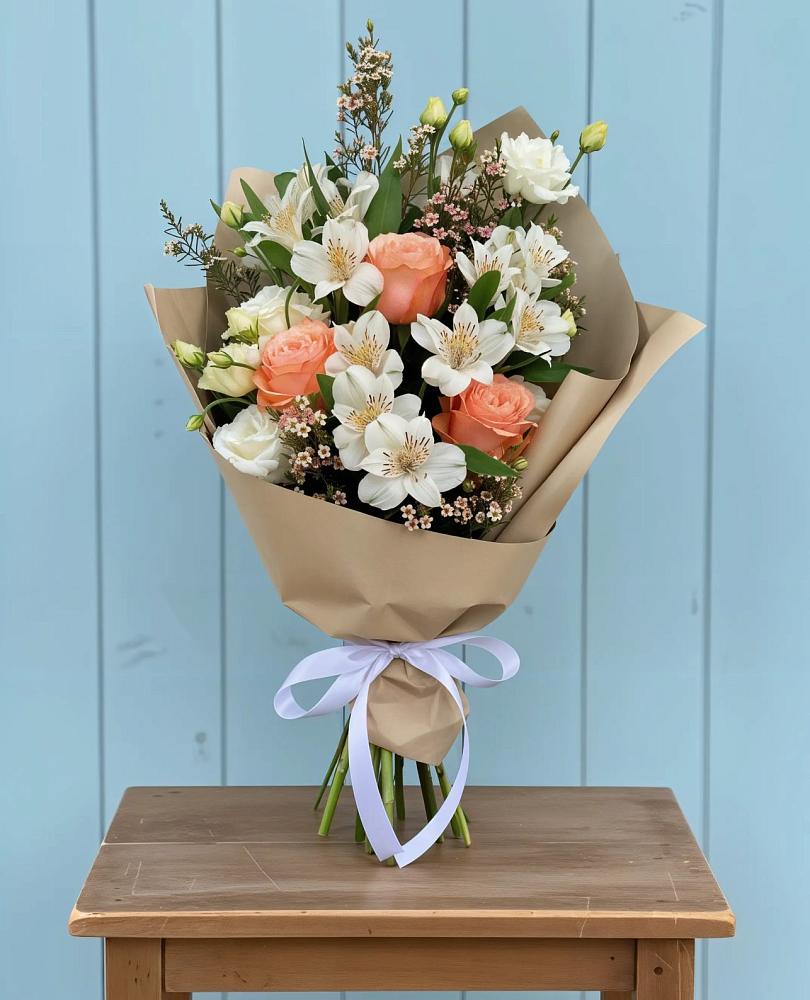 Букет цветов из: Альстромерии, Лизиантусы, Розы и Хризантемы в Суземке