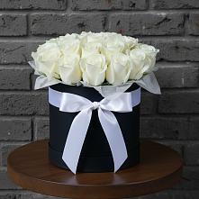 Цветочная композиция из Розы в шляпной коробке в Суземке